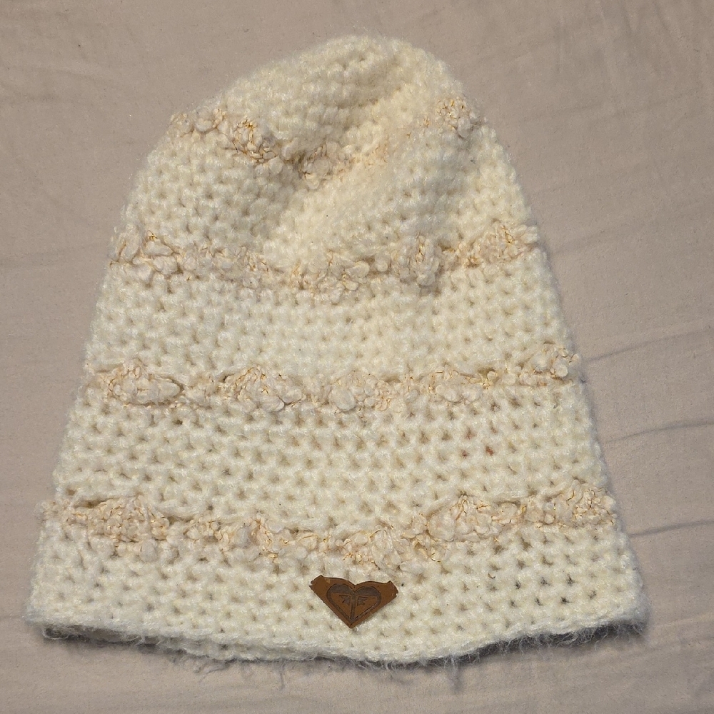 Y2K Roxy Ivory Textured Beanie - Picture 2 of 2